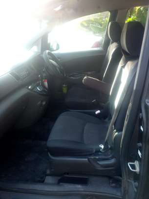 Toyota ISIS YEAR 2006. image 8