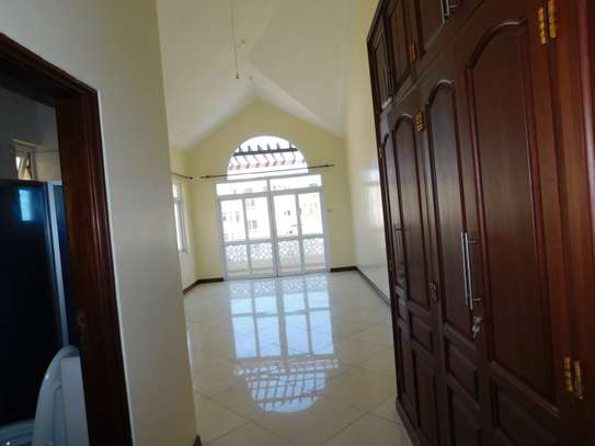 3 Bed Apartment with En Suite in Mkomani image 8