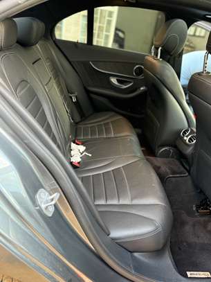 Mercedes Benz C200. Sunroof. image 3