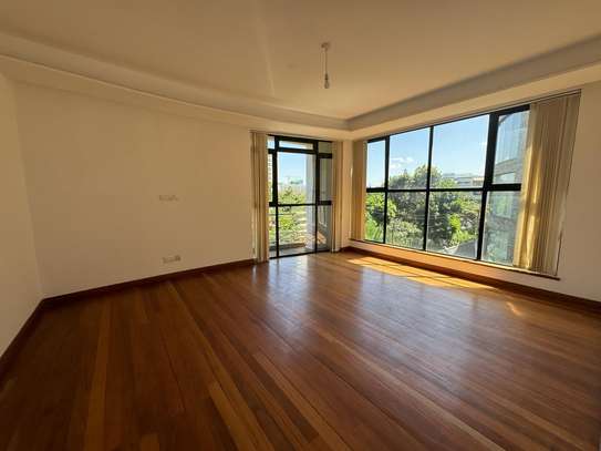 4 Bed Apartment with En Suite in General Mathenge image 9