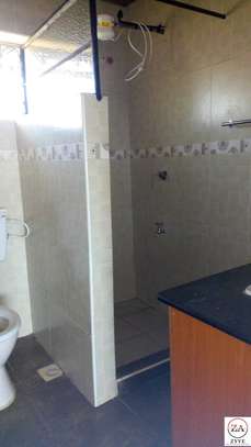 3 Bed Apartment with En Suite in Thome image 12