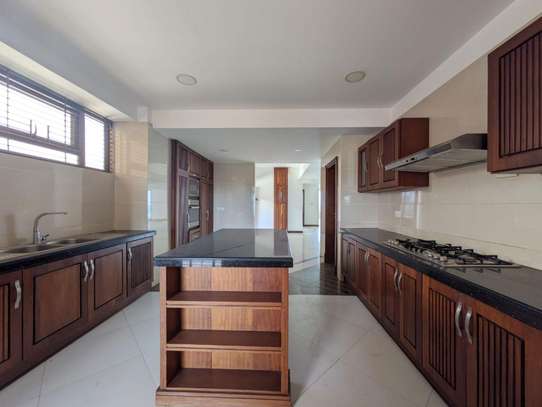 4 Bed Apartment with En Suite in Kizingo image 1