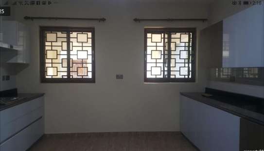 5 Bed Villa with En Suite in Lavington image 15