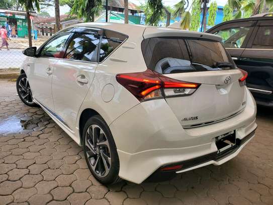 2016 AURIS image 10