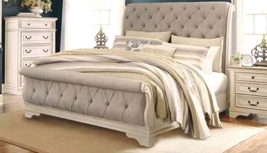 Classic 5*6 chesterfield bed... image 1