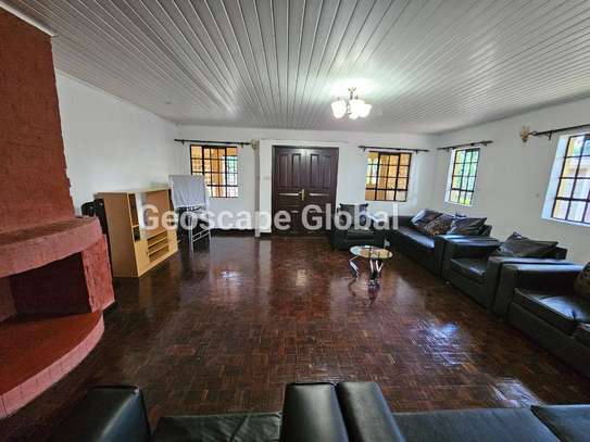 5 Bed House with En Suite in Nyari image 2