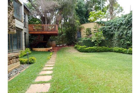 4 Bed Townhouse with Garden in Lavington image 20