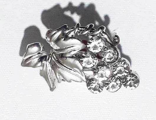 Womens Silver tone Vintage Brooch image 1