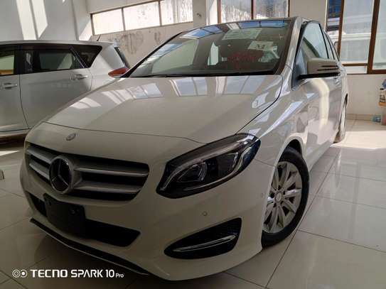 Mercedes Benz B180 with sunroof 2016model image 2