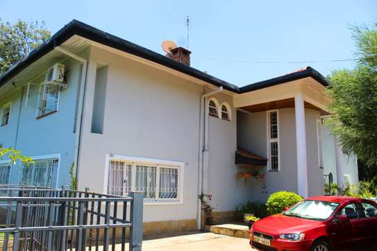5 Bed Villa with En Suite in Nyari image 6