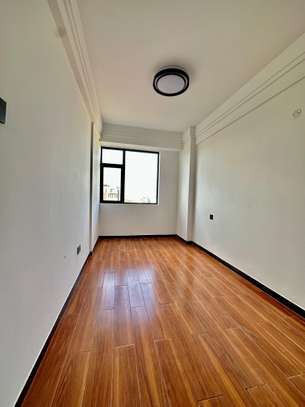 1 Bed Apartment with En Suite in Kilimani image 6