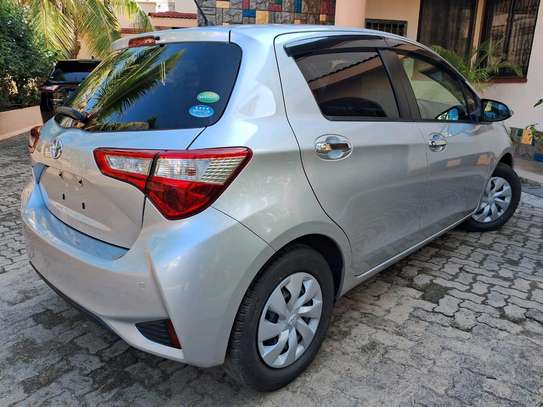 Toyota Vitz Silver 1300cc 2018 image 12