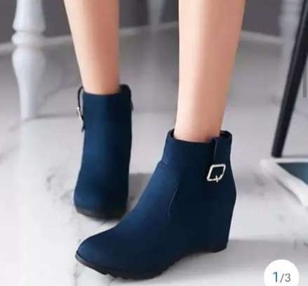 Women classy boots image 1