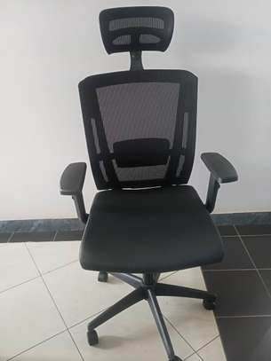 Executive high back office chair image 4