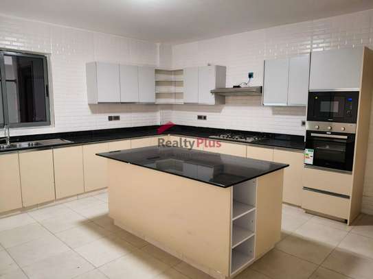 4 Bed Apartment with En Suite in Kilimani image 4