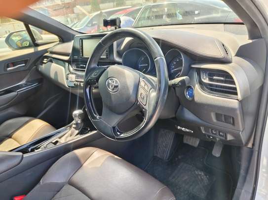 Toyota CH-R white hybrid 2017 image 7