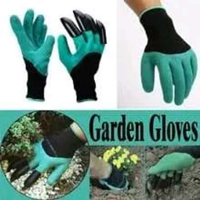 *Durable claw gardening gloves* image 1