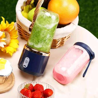 Rechargeable Portable Juicer with a juice Cup image 1