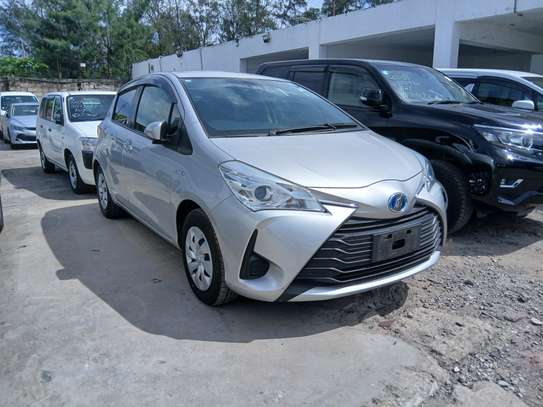 Toyota vitz hyrid 2018 image 2