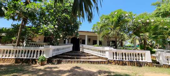 3 Bed House with En Suite at Jumba Ruins image 13