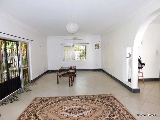 4 Bed House with En Suite at Nyali image 12