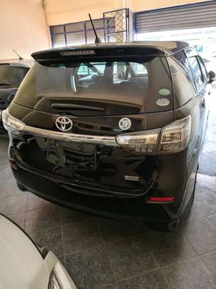 Toyota wish premium image 6