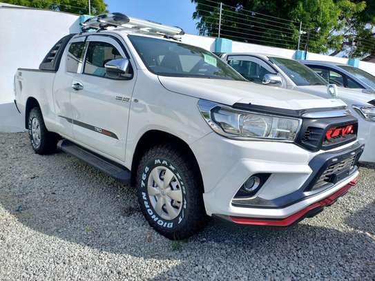 TOYOT HILUX TWIN CUB NEW IMPORT. image 10