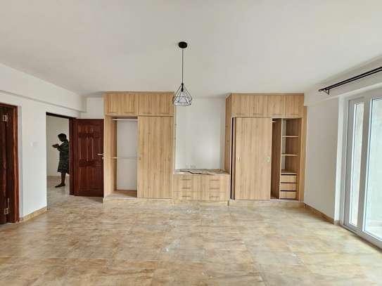 3 Bed Apartment with En Suite in General Mathenge image 10