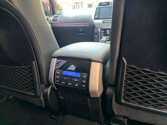 2023 Toyota land cruiser Prado VXL image 8