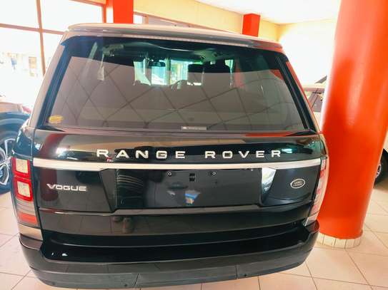 Land Rover Vogue Petrol 2017 black image 11