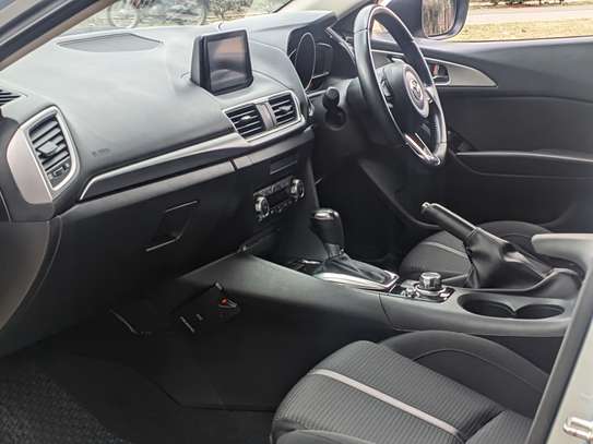 2017 Mazda Axela. 1490cc petrol image 6