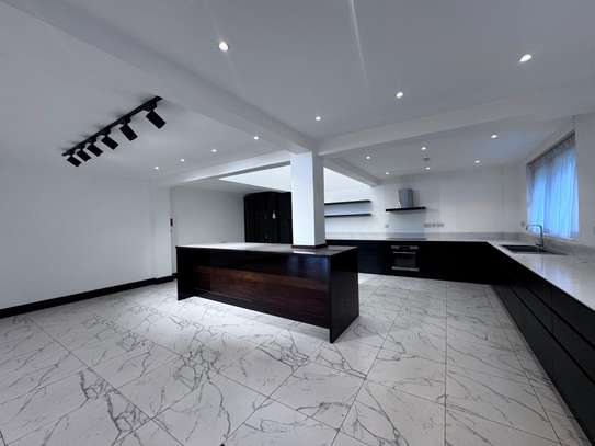 5 Bed House with En Suite in Runda image 14