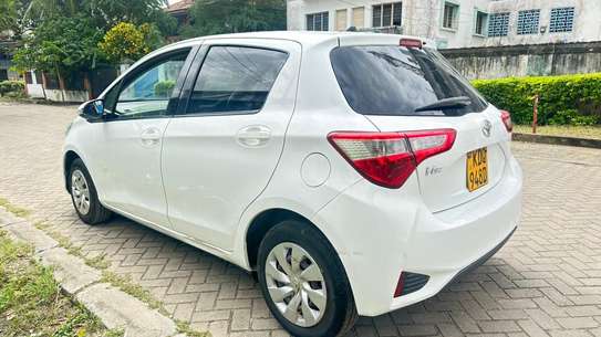Toyota vitz 1000cc image 10