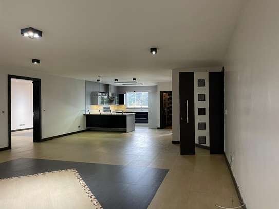 3 Bed Apartment with En Suite in Riverside image 2