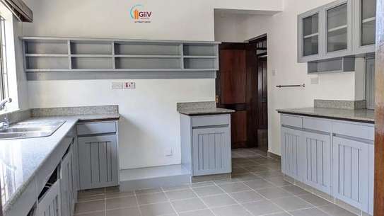 3 bedroom apartment for rent in Kileleshwa image 8