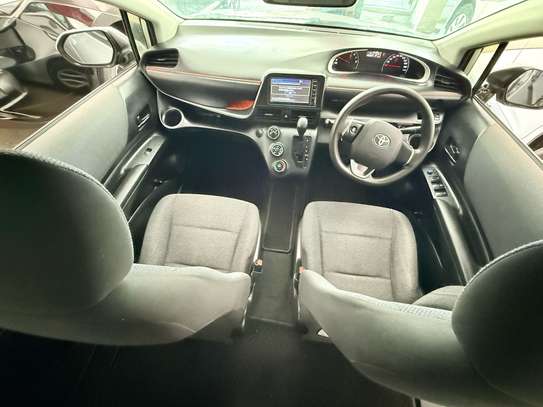 Toyota Sienta KDG image 3