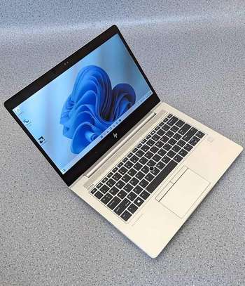 HP EliteBook 735 G5 laptop image 1
