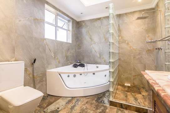 4 Bed House with En Suite in Runda image 5