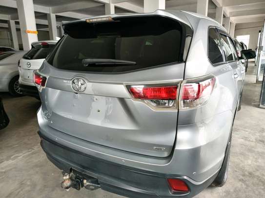Toyota Kluger silver image 12