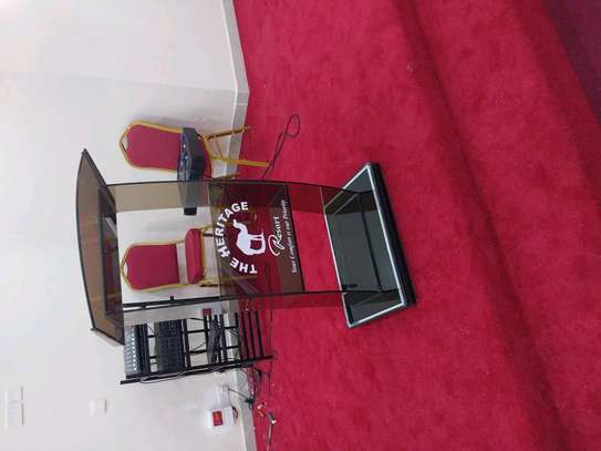 Curve pulpits stand image 2
