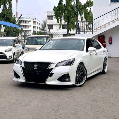 Toyota crown athlete fully loaded image 8