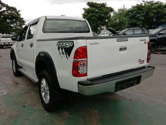 2014 Toyota Hilux double cab diesel image 8