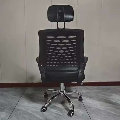 Adjustable Black Swivel Mesh Office Chair image 3