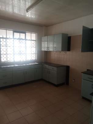 3 Bed Apartment with En Suite in Kilimani image 6