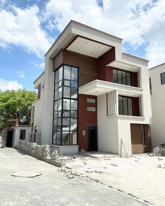 5 Bed Townhouse with En Suite at Lavington Green image 1