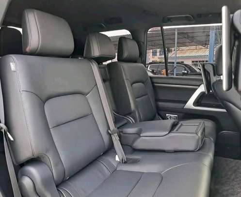 Landcruiser V8 Black ZX image 8