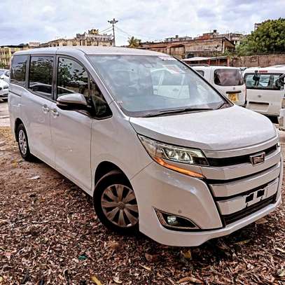Toyota Esquire white 2018 2wd image 3