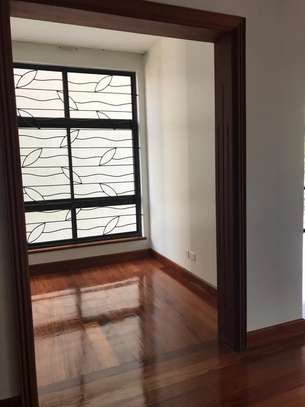 4 Bed Apartment with En Suite in Westlands Area image 5