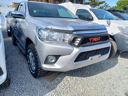 TOYOTA HILUX PICK UP NEW IMPORT. image 4