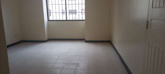 3 Bed Apartment with En Suite at Nyayo Estate image 2